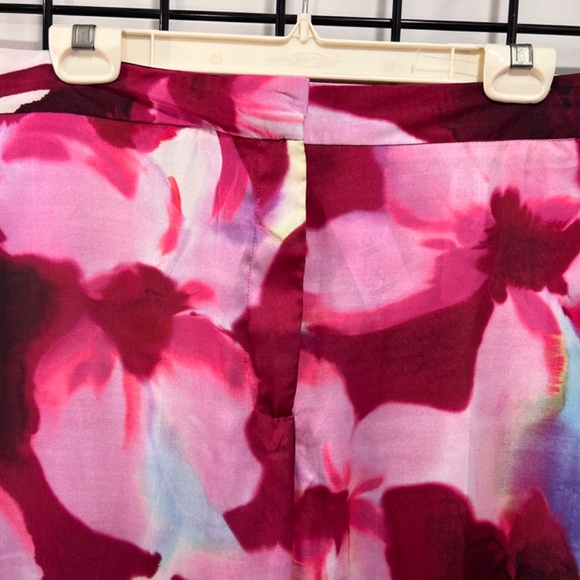 NWT ZARA Satin Feel Wide Leg Floral Pants Size Large - Picture 3 of 16